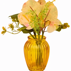 Boeket kunstbloemen in vaas